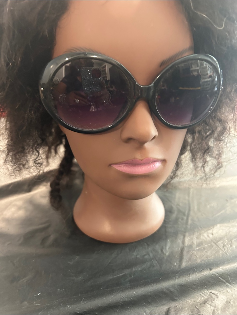 Oleg Cassini Black Round Sunglasses with Gradient Lenses